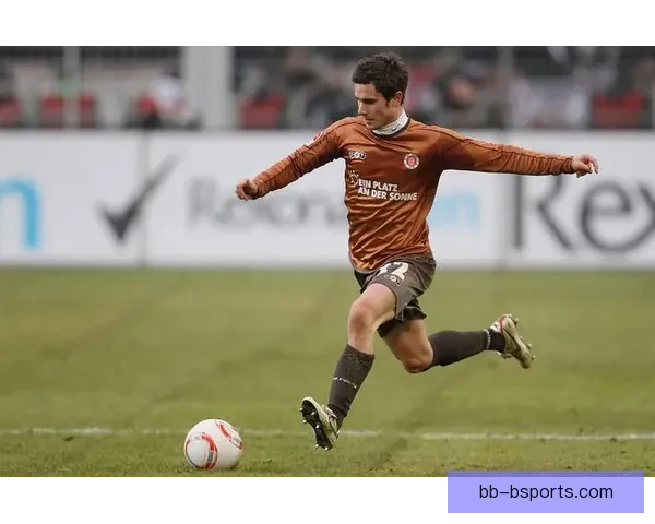 圣保利德甲赛场进球艰难挑战球队攻防平衡的极限