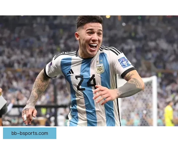 英超转会风云再起切尔西重磅签约引发新赛季格局变化与球迷热议